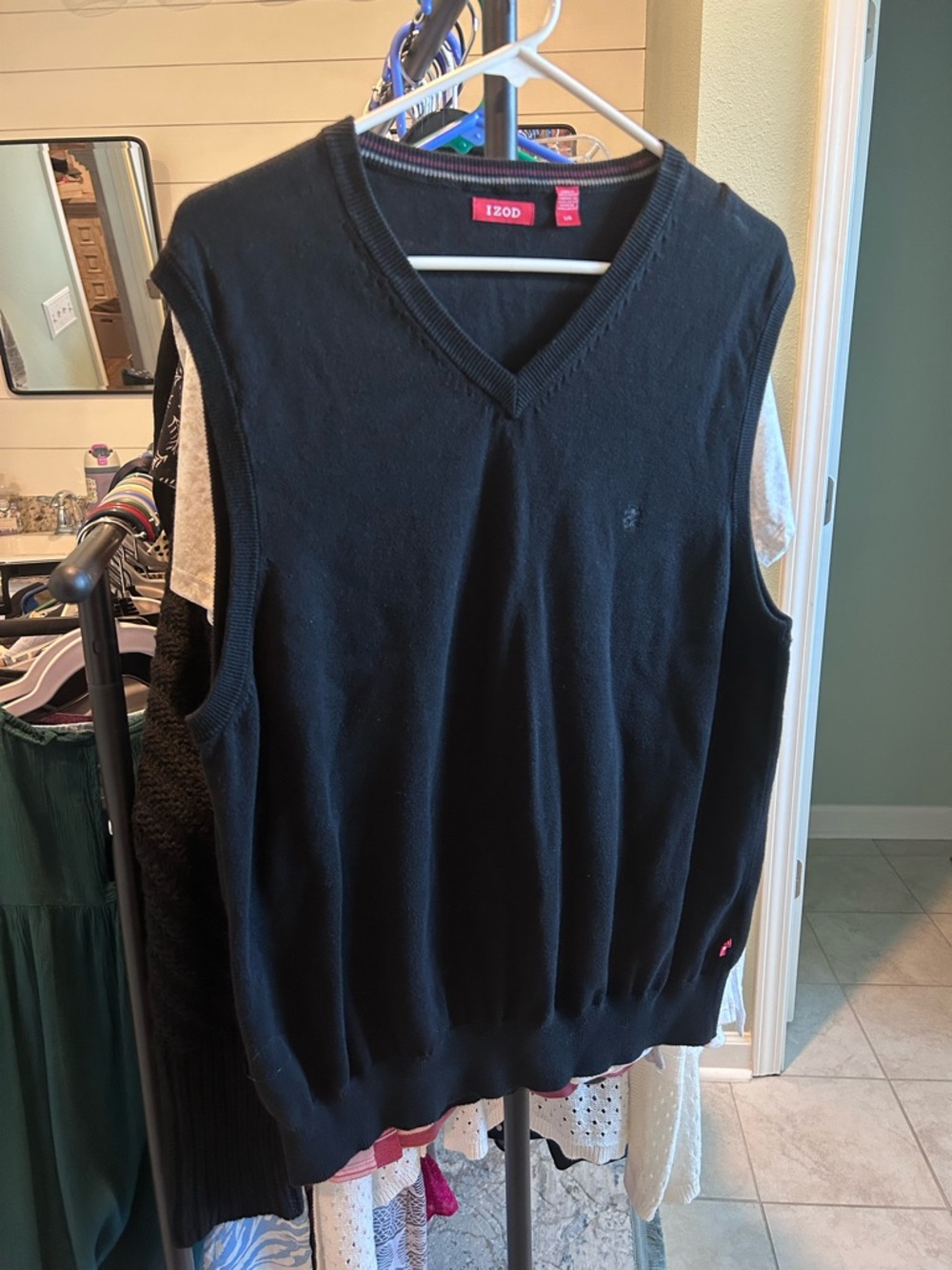 Izod Men’s Black V-Neck Sweater Vest